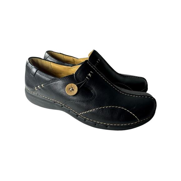 CLARKS Unstructured New 7.5 Black Button Walking Flats Comfort Shoes Arch Church - Picture 1 of 14
